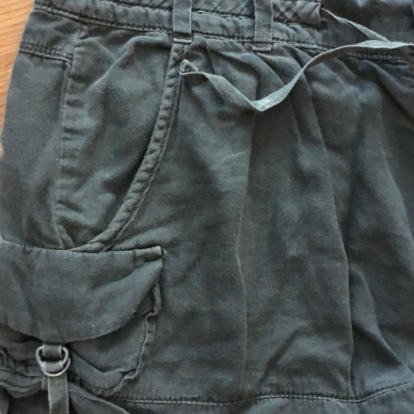 FREE PEOPLE CARGO SHORTS - Picture 2 of 4